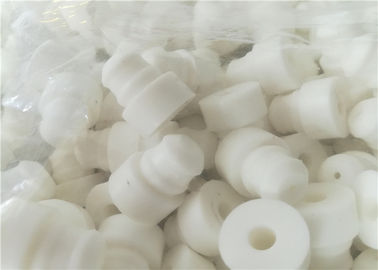 形成される耐久の機械化のプラスチックは100%のバージンPTFEのテフロン スライダーのブロックを分けます