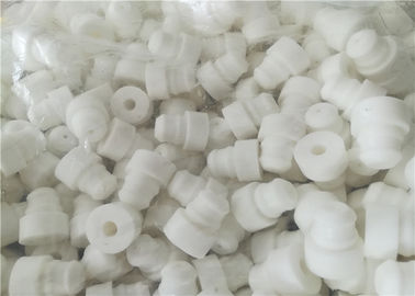 形成される耐久の機械化のプラスチックは100%のバージンPTFEのテフロン スライダーのブロックを分けます